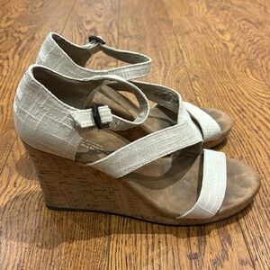 Toms wedges - size 8